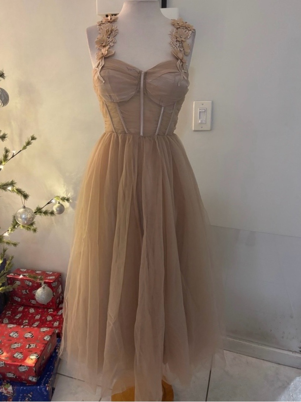 Elegant Taupe Tulle Prom Dress with Floral Straps